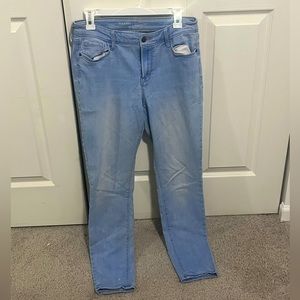 Old navy size 10, light wash skinny jeans